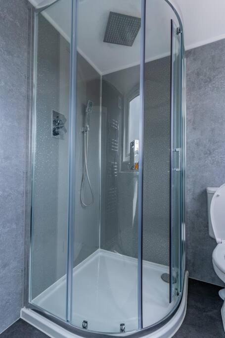 Charming 3 Bedroom In Folkestone! * Folkestone