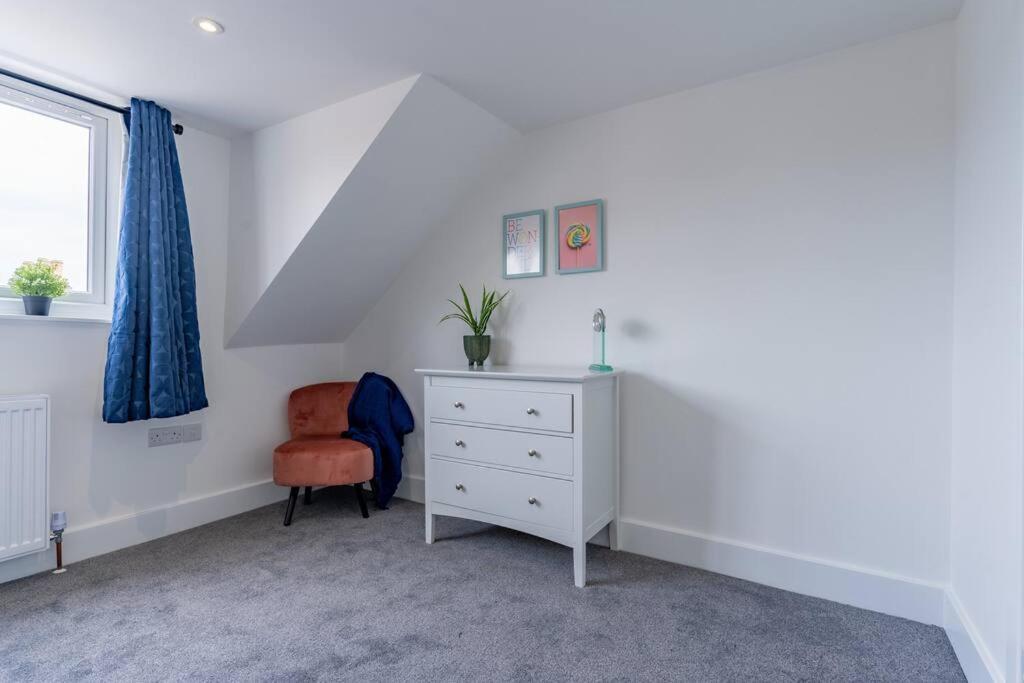 Charming 3 Bedroom In Folkestone! Holiday home
